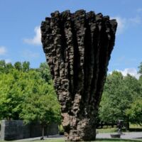 "Ogromna" von Ursula von Rydingsvard