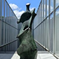 "Large Standing Figure: Knife Edge" von Henry Moore