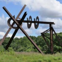 "No Fuss" von Mark di Suvero