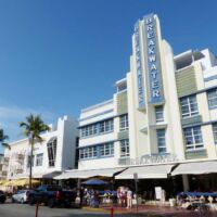 Miami Beach Art Deco Hotel<br>
The Breakwater am Ocean Drive The Breakwater Miami Beach, Florida