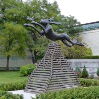 “Large Leaping Hare” von Barry Flanagan