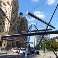 Niagara Square Buffalo, New York<br>
"Coronation" von Kenneth Snelson Niagara Square Buffalo, New York