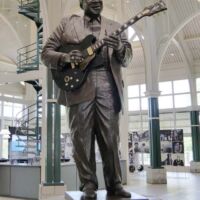 B.B. King Statue im Welcome Center Memphis, Tennessee