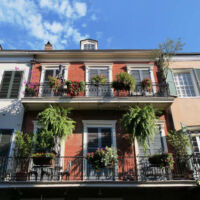 French Quarter New Orleans, Louisiana<br>
Die schmiedeeisernen Balkone sind typisch für das Viertel French Quarter New Orleans, Louisiana