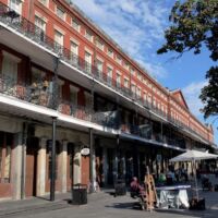 Pontalba Buildings im French Quarter New Orleans, Louisiana<br>
Die Gebäude gelten als die ältesten durchgehend genutzten Apartmenthäuser der USA Pontalba Buildings im French Quarter New Orleans, Louisiana