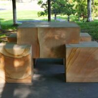 "Seat-Leg Table" von Scott Burton