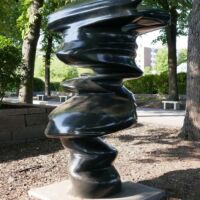 "Level Head'" von Tony Cragg