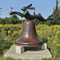"Hare on Bell on Portland Stone Piers" von Barry Flanagan