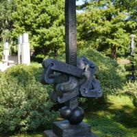 "Large Pulcinella" von Sorel Etrog