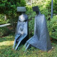 "Sitting Figures (2)" von Lynn Chadwick