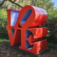 "LOVE Red Blue" von Robert Indiana