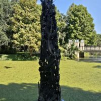 "Pablo Casals' Obelisk" von Arman
