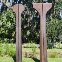 "Split Ritual II" von Beverly Pepper