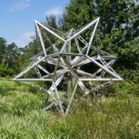 "Alu Truss Star" von Frank Stella