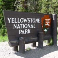 Parkeingang zum Yellowstone National Park, Wyoming