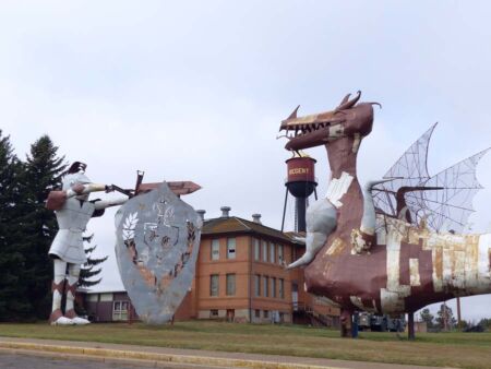 "Sir Regent" am Enchanted Highway in Regent, North Dakota "Sir Regent" am Enchanted Highway in Regent, North Dakota