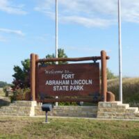 Parkeingang zum Fort Abraham Lincoln State Park, North Dakota