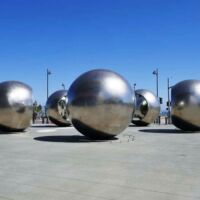 “Seeing Spheres” von Olafur Eliasson am Chase Center San Francisco, California