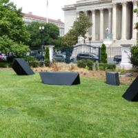 National Gallery of Art Sculpture Garden Washington D.C.<br>
"Wandering Rocks" von Tony Smith Wandering Rocks (Washington D.C.)