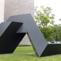 National Gallery of Art East Building Washington D.C.<br>
"The Snake is Out" von Tony Smith The Snake is out (Washington D.C.)