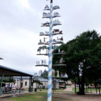 Maibaum am Marktplatz von Fredericksburg, Texas Maibaum am Marktplatz von Fredericksburg, Texas