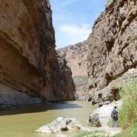 Santa Elena Canyon im Big Bend National Park in Texas<br>
Der "große" Rio Grande ist hier nur wenige Meter breit Santa Elena Canyon im Big Bend National Park in Texas