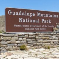 Parkeingang zum Guadalupe Mountains National Park in Texas Parkeingang zum Guadalupe Mountains National Park in Texas