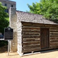 Log Cabin am County Historical Plaza in Dallas, Texas