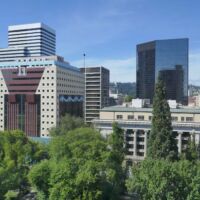 Portlandia Building und Skyline von Portland, Oregon