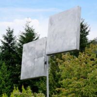 "Two Plane Vertical Horizontal Variation III" von George Rickey
