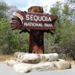 Parkeingang zum Sequoia National Park, Kalifornien