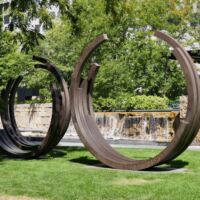 Citygarden St. Louis, Missouri<br>
"2 ARCs x 4" und "230.5 Degree ARC x 5" von Bernar Venet ARCs x 4 and 230.5 Degree ARC x 5 (St. Louis, Missouri)