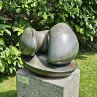 "Concrétion humaine sur coupe ovale" von Jean Arp