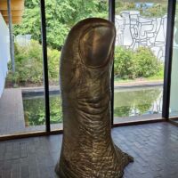 "Le Grand pouce" von César