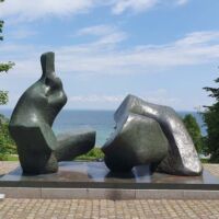 "Two Piece Reclining Figure No. 5" von Henry Moore