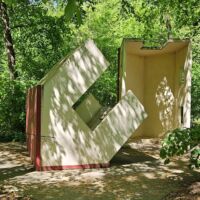 "Musterhäuser, Typ 'Bomarzo', 1979/94/2001" von Timm Ulrichs