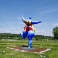 "Dancing Blue Nana" von Niki de Saint-Phalle