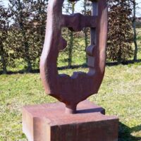 "Saludo a Parmenides" von Eduardo Chillida